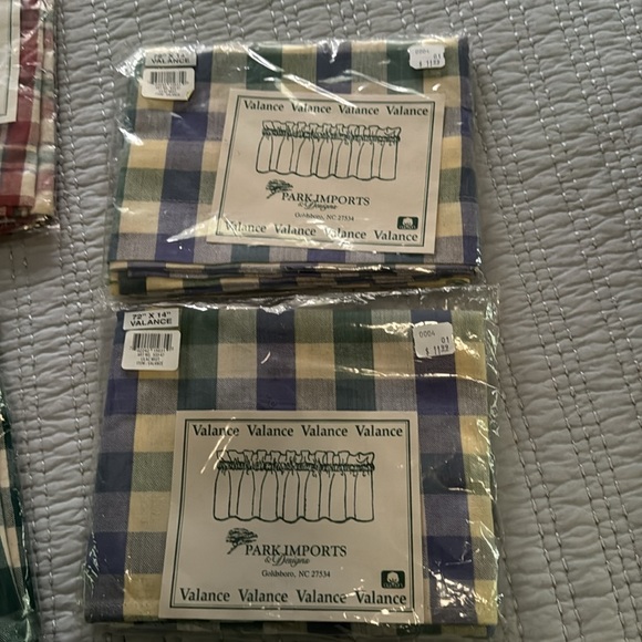 Park Imports Curtain Bundle 2 Valances & 2 Pairs of Tiers. - Picture 7 of 16